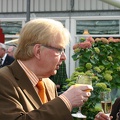 Henk van der Meyden bij dopen tulp