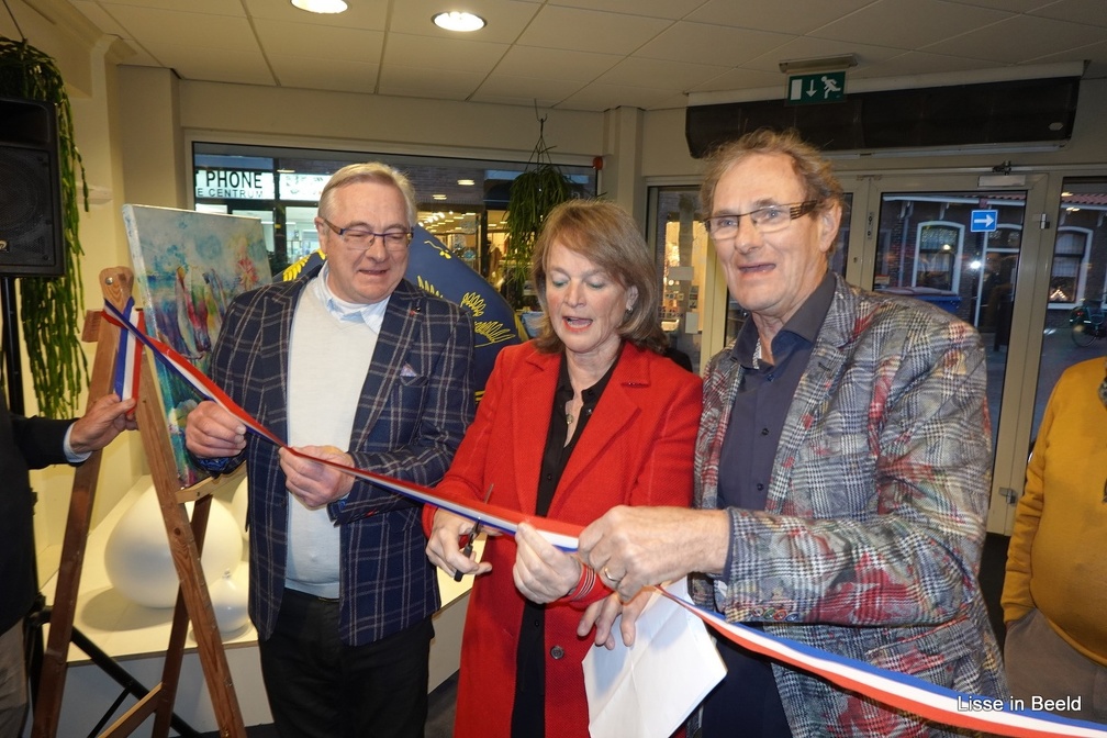 De offiiciële opening samen met Jan van Vliet en Wil Brouwer (Gildemeesters)