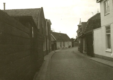 Stationsweg met links kolenhandel NP van Rooyen en rechts Gebr. van Rooyen 