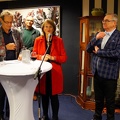 Na de officiële opening ontving de burgemeester uit handen van Jan van Vliet