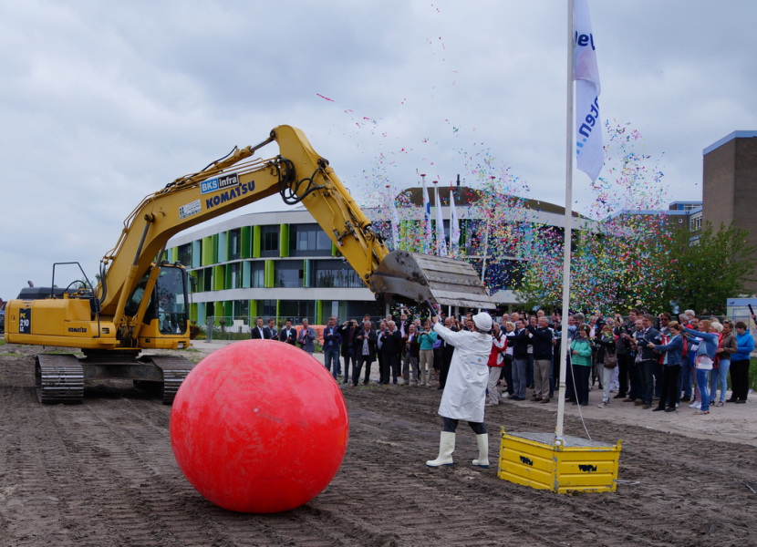 Eerste paal Sporthal en Zwembad
