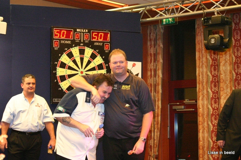 Darten in de “Nachtegaal” met o.a. Phil Taylor